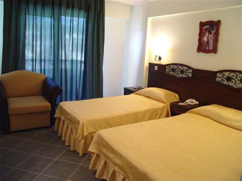 Otel Club Chicago 2*